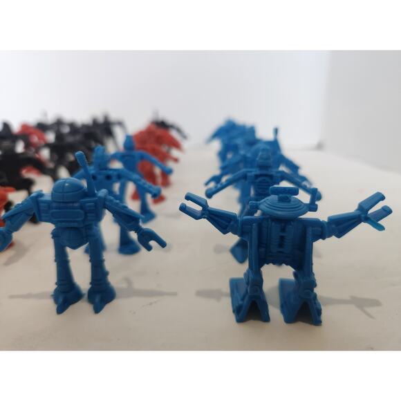 Vintage Arco Rogun Robots Mini Figures 1980s Mixed Lot Red Blue Black 35 Pieces - Picture 6 of 10